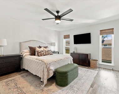 1955 Shorewood Drive - Photo Thumbnail 18