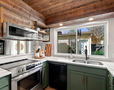 1955 Shorewood Drive - Photo Thumbnail 10