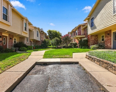 1955 Shorewood Drive - Photo Thumbnail 3