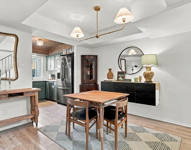 1955 Shorewood Drive - Photo Thumbnail 7