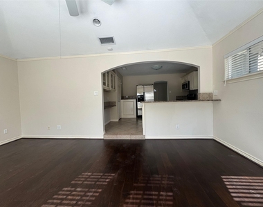 4918 Thrush Street - Photo Thumbnail 12
