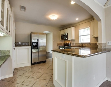 4918 Thrush Street - Photo Thumbnail 9