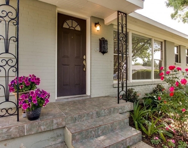 4918 Thrush Street - Photo Thumbnail 2