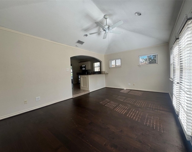 4918 Thrush Street - Photo Thumbnail 10