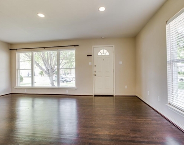 4918 Thrush Street - Photo Thumbnail 3