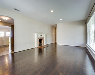 4918 Thrush Street - Photo Thumbnail 4