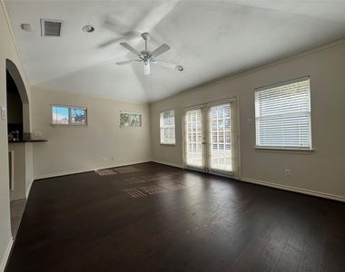 4918 Thrush Street - Photo Thumbnail 11
