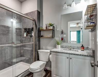 1425 Evans Avenue - Photo Thumbnail 4