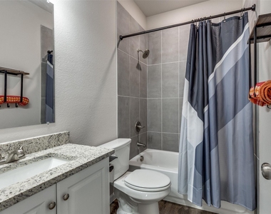 1425 Evans Avenue - Photo Thumbnail 10