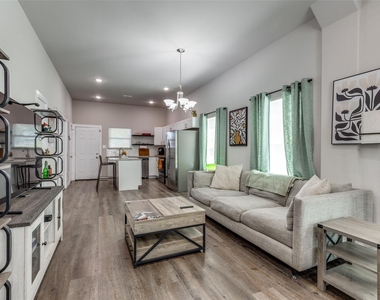 1425 Evans Avenue - Photo Thumbnail 7