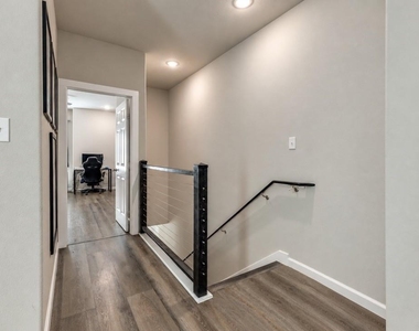 1425 Evans Avenue - Photo Thumbnail 8