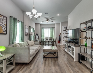 1425 Evans Avenue - Photo Thumbnail 1