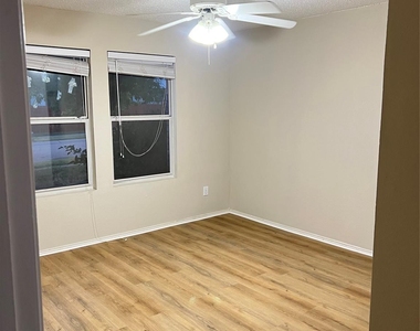 4502 Cedar Crest Drive - Photo Thumbnail 6