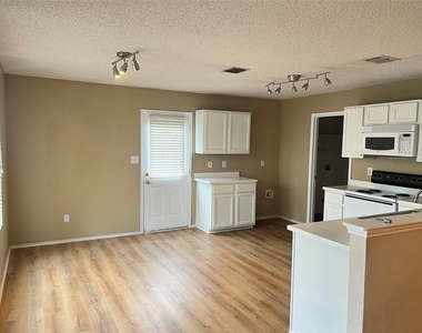 4502 Cedar Crest Drive - Photo Thumbnail 3