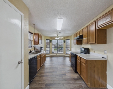 3014 Highridge Trail - Photo Thumbnail 10