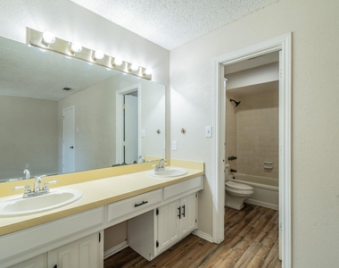 1515 Cherrycrest Street - Photo Thumbnail 15