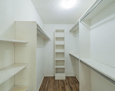 1515 Cherrycrest Street - Photo Thumbnail 17