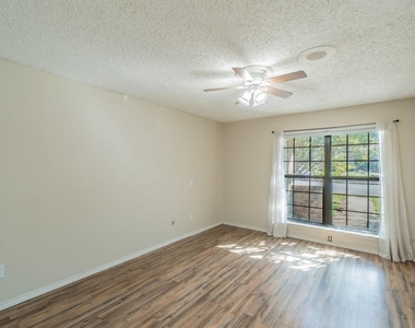 1515 Cherrycrest Street - Photo Thumbnail 14