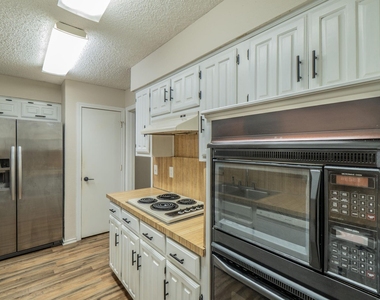 1515 Cherrycrest Street - Photo Thumbnail 6