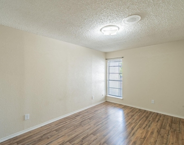 1515 Cherrycrest Street - Photo Thumbnail 18