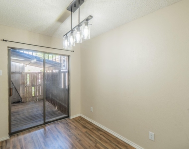 1515 Cherrycrest Street - Photo Thumbnail 9