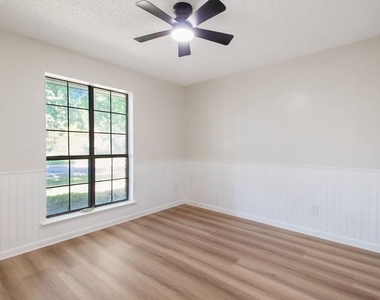 306 Partridge Run Drive - Photo Thumbnail 9