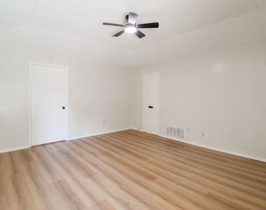 306 Partridge Run Drive - Photo Thumbnail 20