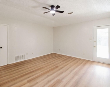 306 Partridge Run Drive - Photo Thumbnail 24
