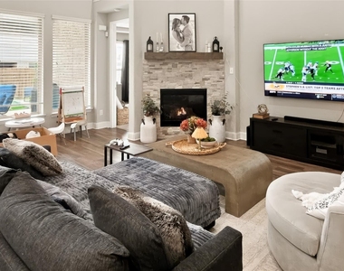 5305 Dallas Red Court - Photo Thumbnail 10