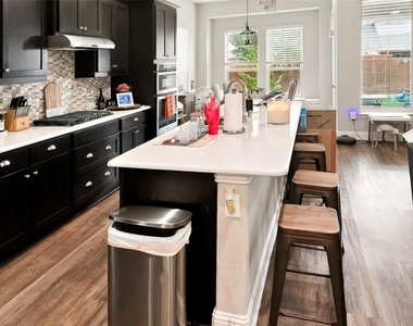 5305 Dallas Red Court - Photo Thumbnail 12