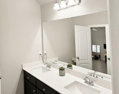 5305 Dallas Red Court - Photo Thumbnail 26