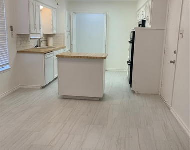 5804 Chadsford Court - Photo Thumbnail 6
