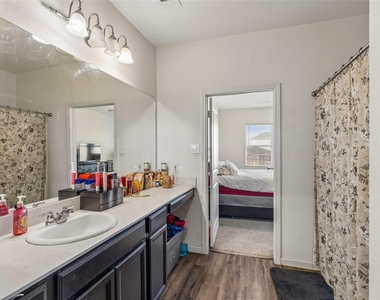 513 Leeward Lane - Photo Thumbnail 12