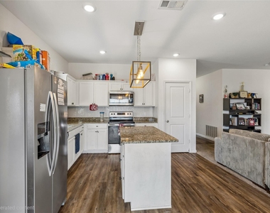 513 Leeward Lane - Photo Thumbnail 7