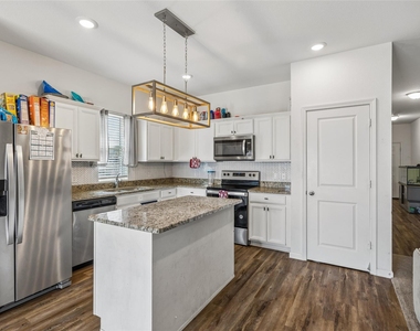 513 Leeward Lane - Photo Thumbnail 5