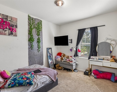 513 Leeward Lane - Photo Thumbnail 14