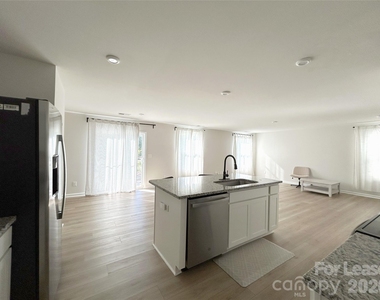1027 Skipjack Lane - Photo Thumbnail 12