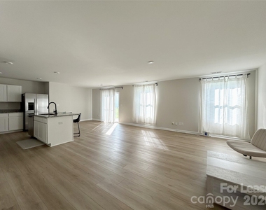 1027 Skipjack Lane - Photo Thumbnail 5