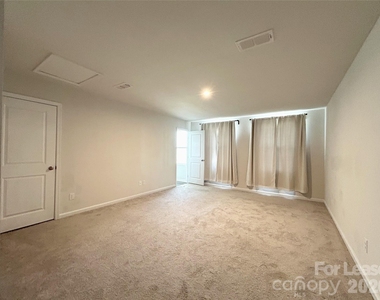 1027 Skipjack Lane - Photo Thumbnail 16
