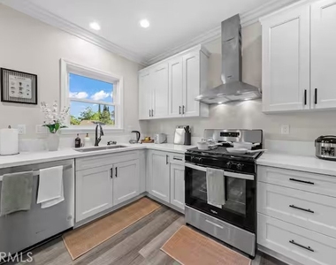 569 Lincoln Avenue - Photo Thumbnail 15