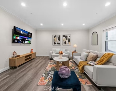 569 Lincoln Avenue - Photo Thumbnail 7