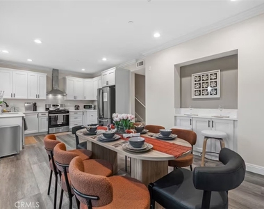 569 Lincoln Avenue - Photo Thumbnail 10