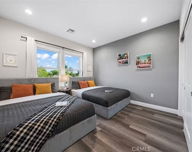 569 Lincoln Avenue - Photo Thumbnail 28
