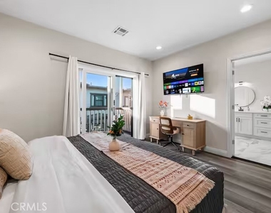 569 Lincoln Avenue - Photo Thumbnail 19