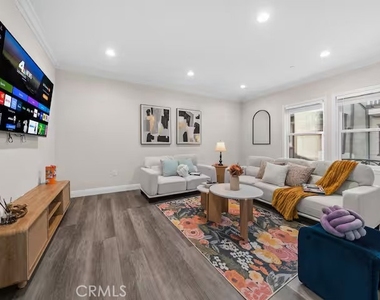 569 Lincoln Avenue - Photo Thumbnail 4
