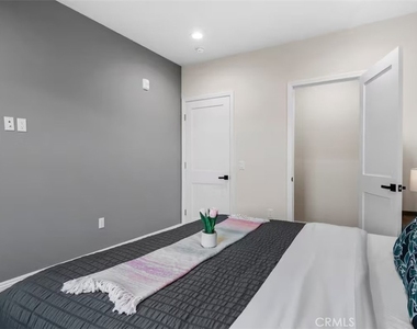 569 Lincoln Avenue - Photo Thumbnail 26