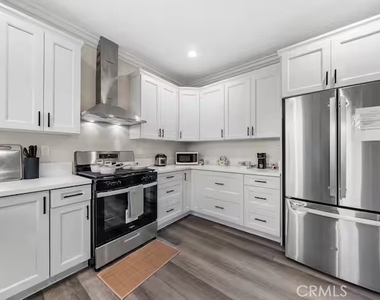 569 Lincoln Avenue - Photo Thumbnail 14