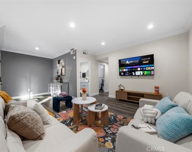 569 Lincoln Avenue - Photo Thumbnail 2