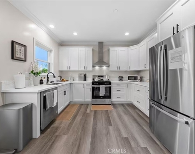 569 Lincoln Avenue - Photo Thumbnail 9