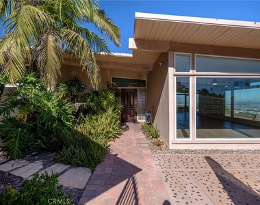 3045 Crownview - Photo Thumbnail 2